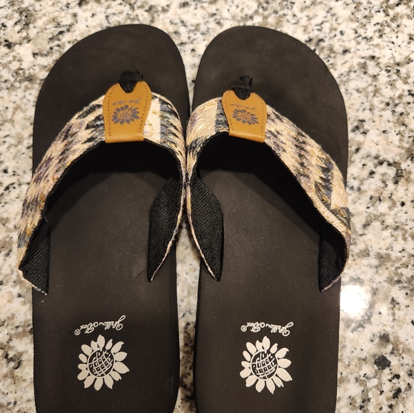 Yellowbox flip flops - Picture 2 of 3